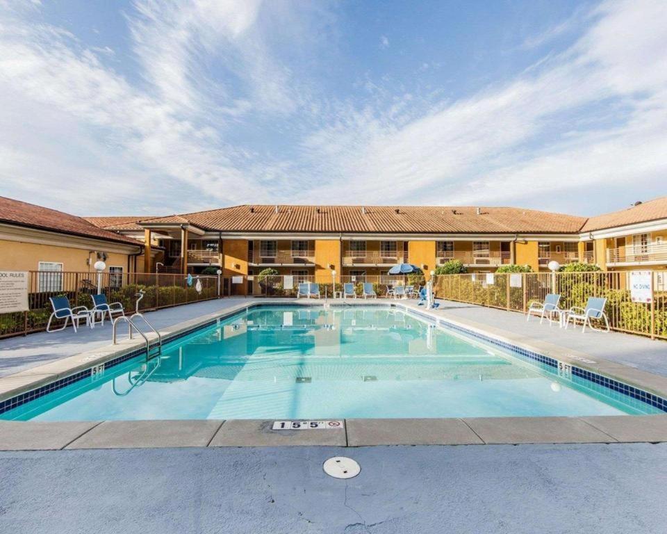 Bremen Quality Inn & Suites מראה חיצוני תמונה